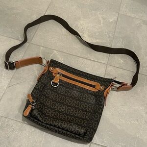 EUC Giani Bernini Block Signature Crossbody